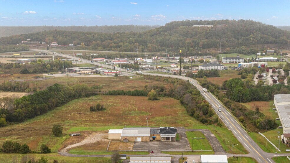 More Photos Of 302 E Happy Valley St, Cave City Light Distribution For Lease