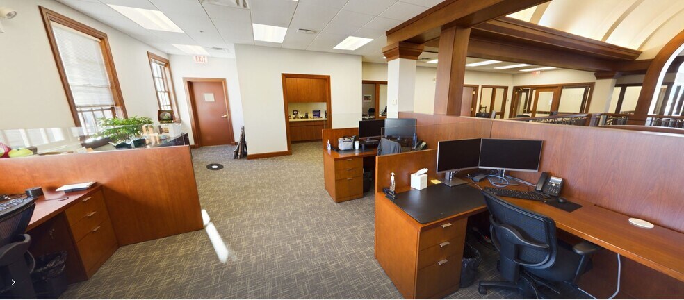 More Photos Of 1001 S Randall Rd, Elgin Office For Lease