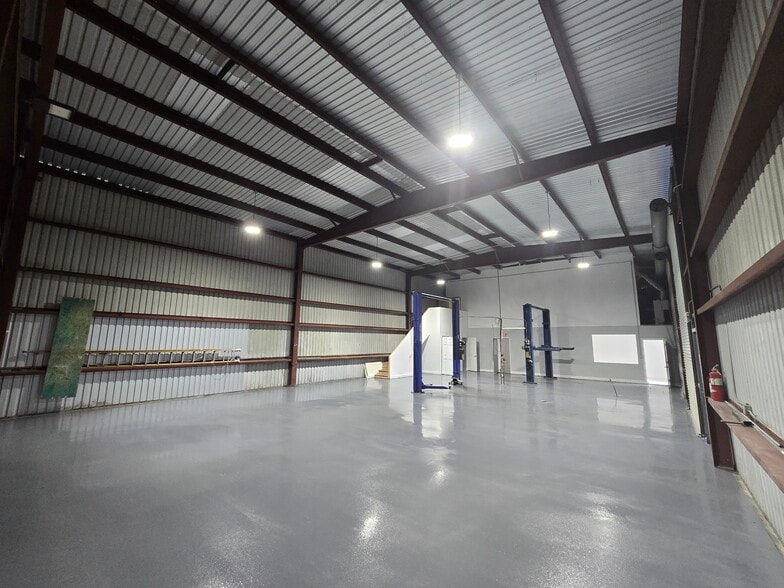 More Photos Of 638 Hewett Dr, Orlando Industrial For Sale