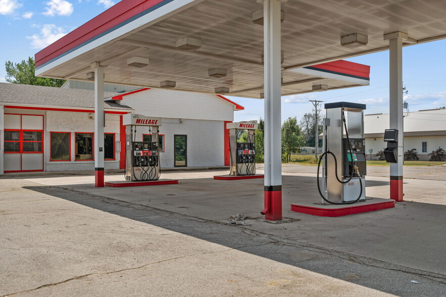More Photos Of 3401 W Oakland Ave, Austin Truck Stop For Sale