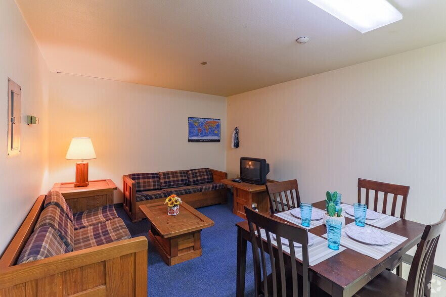 More Photos Of 2708 Wehnwood Rd, Altoona Apartments For Sale