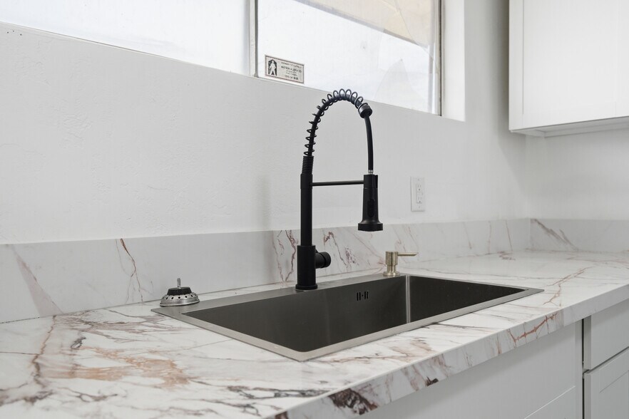 More Photos Of 1012 Hale Ave, Corcoran Office Residential For Sale