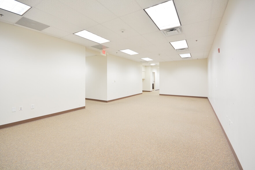 More Photos Of 17300 Chenal Pky, Little Rock Office For Lease
