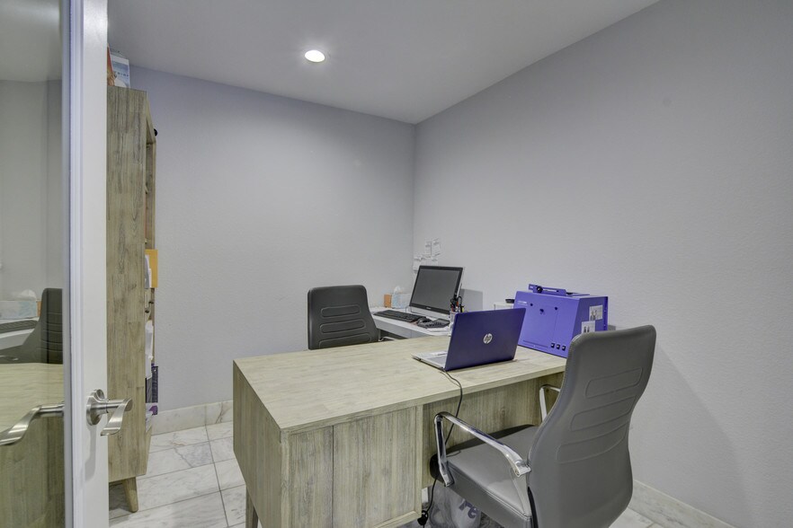 More Photos Of 3013 W Sahara Ave, Las Vegas Storefront Retail Office For Sale