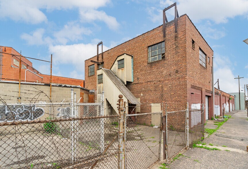 More Photos Of 150 Avenue L, Newark Warehouse For Sale