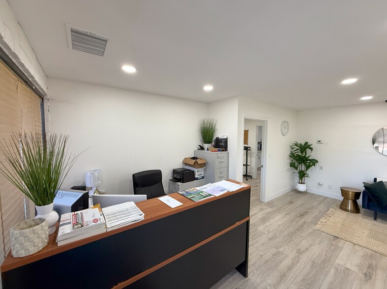 More Photos Of 525 Industrial Way, Fallbrook Warehouse For Sale