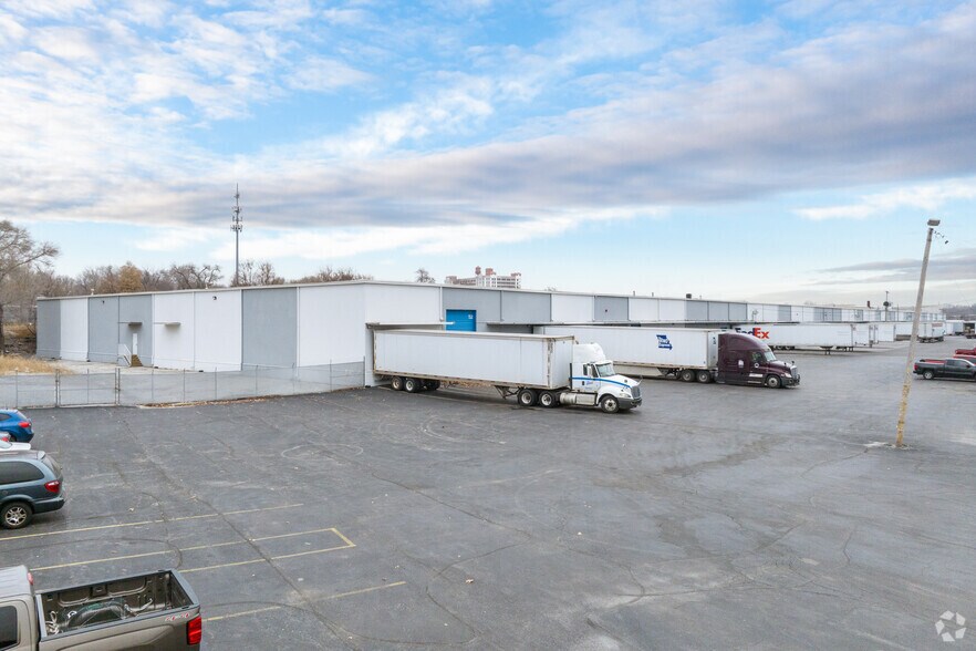 More Photos Of 5220-5320 Winner Rd, Kansas City Warehouse For Lease