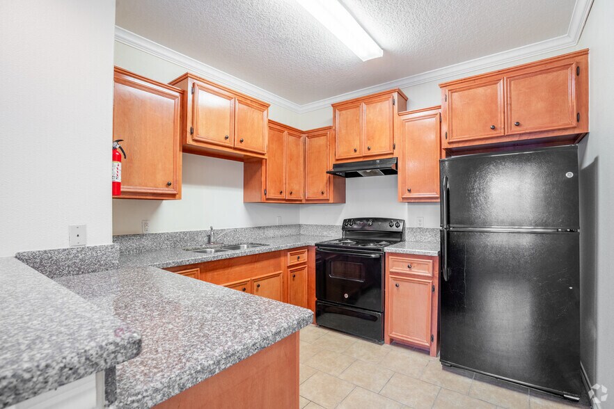 More Photos Of 107 Oak Park Dr, Clute Apartments For Sale