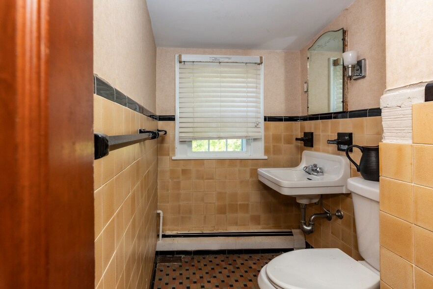 More Photos Of 4 Whitman Rd, Stephentown Sports And Entertainment For Sale