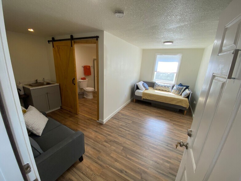 More Photos Of 8705 E 63rd Trafficway, Kansas City Apartments For Sale