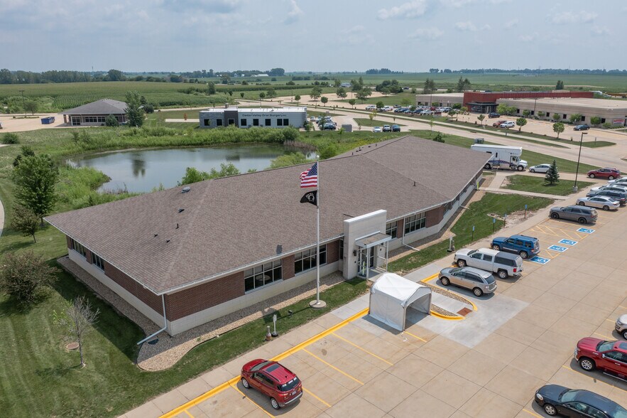 More Photos Of 945 Tower Dr, Waterloo Medical For Lease