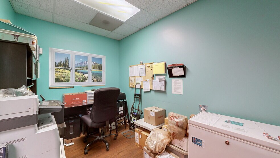 More Photos Of 1701 Spring St, Jeffersonville Medical For Sale