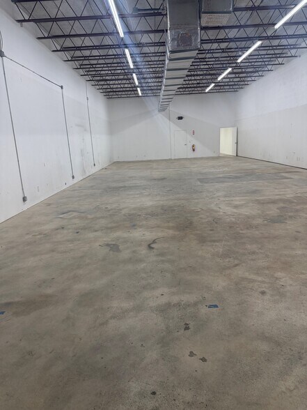 More Photos Of 3908 N 29th Ave, Hollywood Warehouse For Lease
