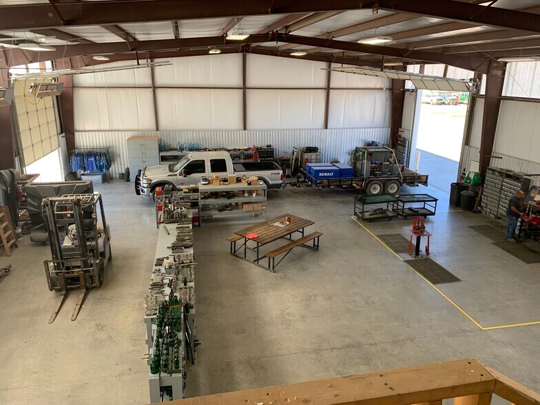 More Photos Of 1911 E County Road 140, Midland Service For Lease