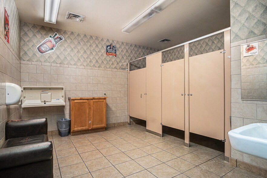 More Photos Of 203 N Egan Ave, Madison General Retail For Sale