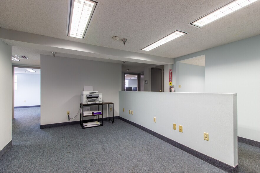 More Photos Of 310 Cypress Rd, Ocala Manufacturing For Sale