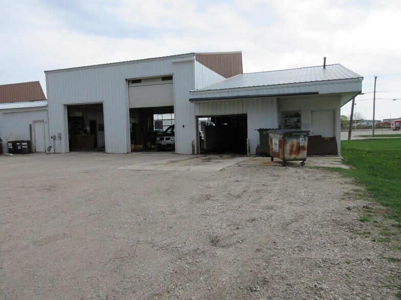 More Photos Of 526 S Phillips St, Algona Auto Repair For Sale