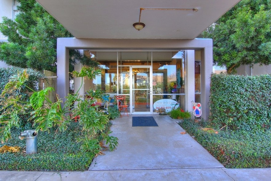 More Photos Of 4600 Ocean Dr, Corpus Christi Apartments For Sale