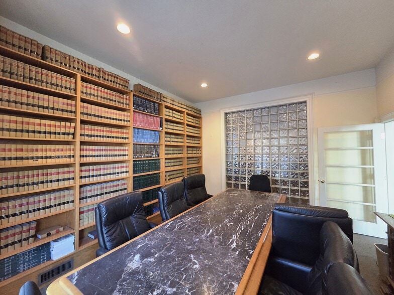 More Photos Of 1318 SW 12th Ave, Portland Office For Sale