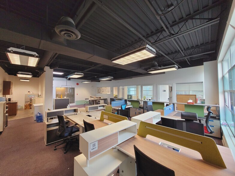 More Photos Of 5489 Byrne Rd, Burnaby Light Manufacturing For Sale