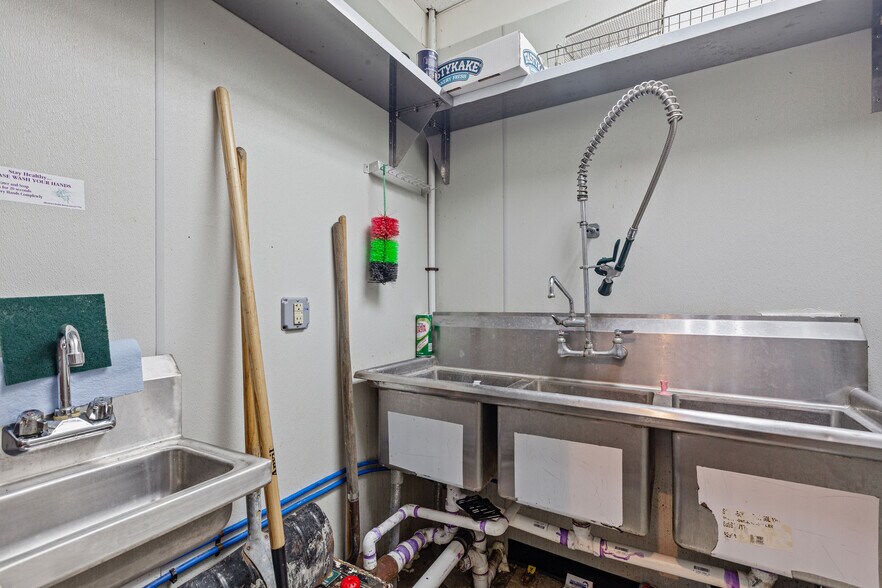 More Photos Of 741 N Cedar Crest Blvd, Allentown Service Station For Sale