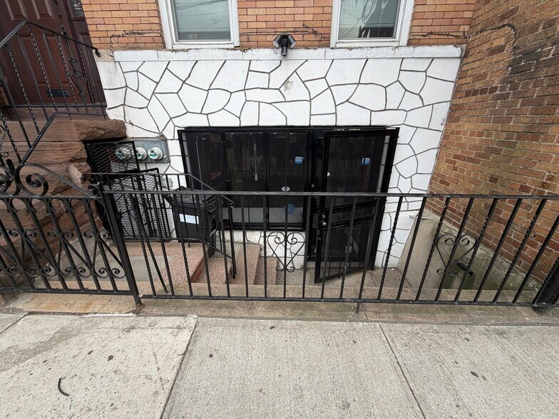 Primary Photo Of 7508 Metropolitan Ave, Middle Village Storefront Retail Residential For Lease