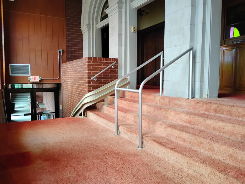 More Photos Of 906 Elm St, Coffeyville Religious Facility For Sale