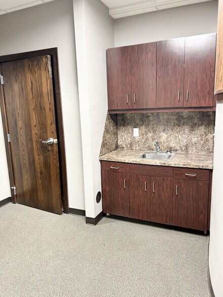More Photos Of 1415 Buddy Holly Ave, Lubbock Office For Lease
