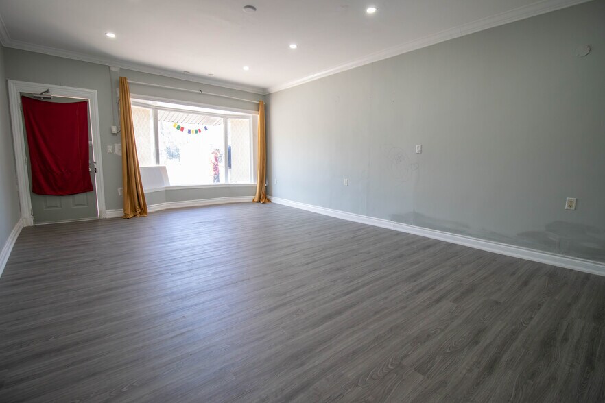 More Photos Of 5126 Victoria Ave, Niagara Falls Storefront Retail Residential For Lease