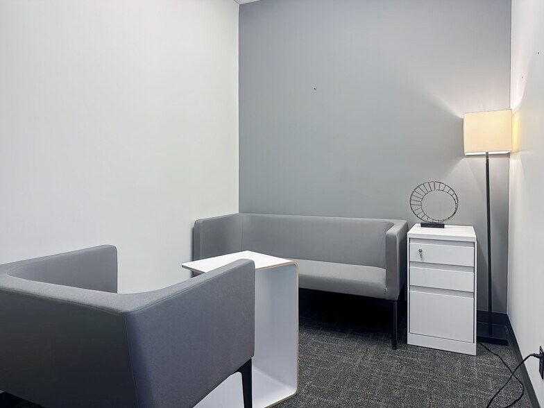 More Photos Of 15300 Croydon Dr, Surrey Coworking Space