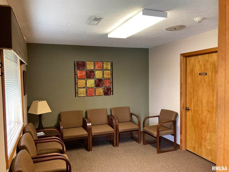 More Photos Of 112 Main, Goreville Healthcare For Sale