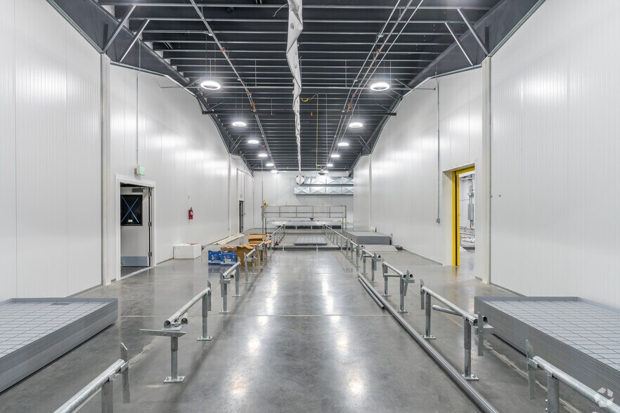 More Photos Of 7897 Randolph Rd NE, Moses Lake Manufacturing For Sale