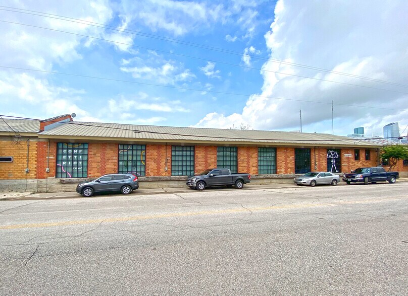 More Photos Of 2220 Commerce St, Houston Loft Creative Space For Lease