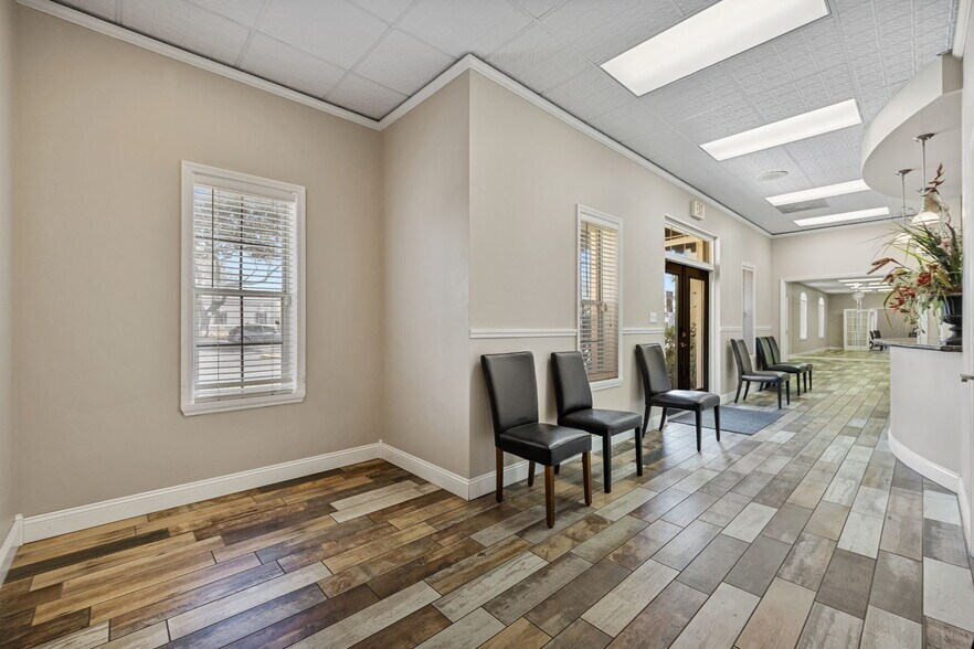 More Photos Of 14522 University Point Pl, Tampa Medical For Sale