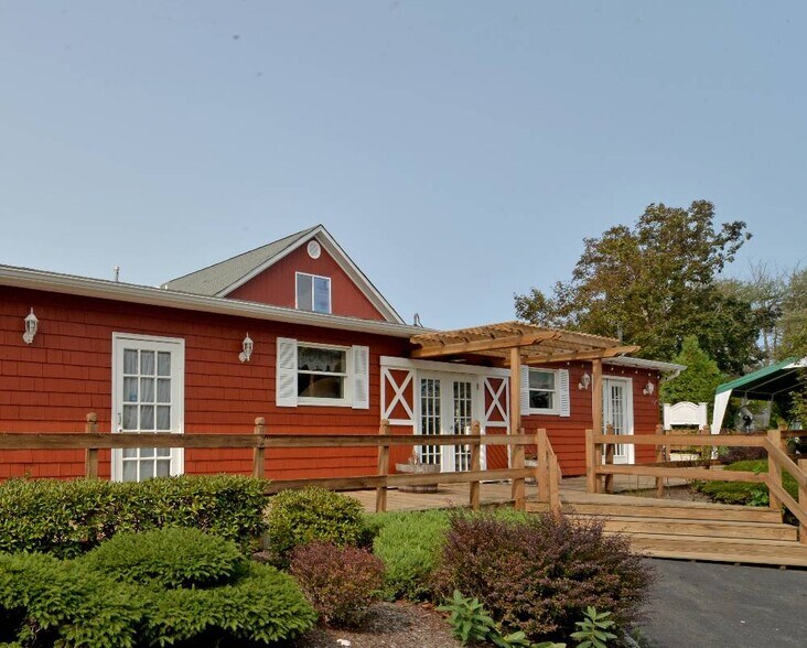 More Photos Of 3225 Sound Ave, Riverhead Storefront Retail Office For Sale