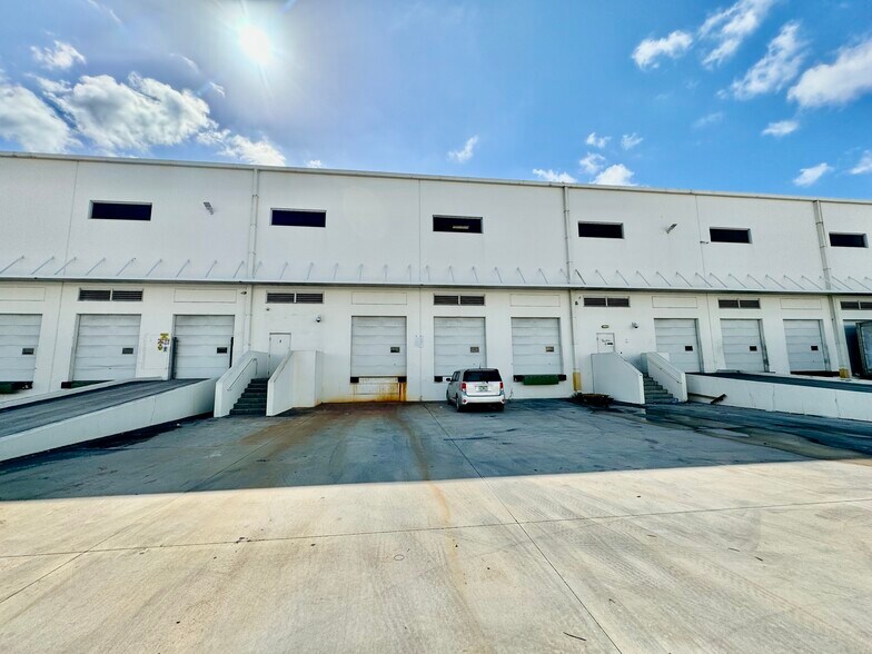 More Photos Of 11411 NW 107 St, Miami Warehouse For Lease