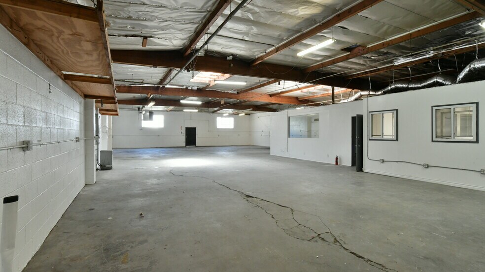 More Photos Of 900 W Hyde Park Blvd, Inglewood Warehouse For Lease