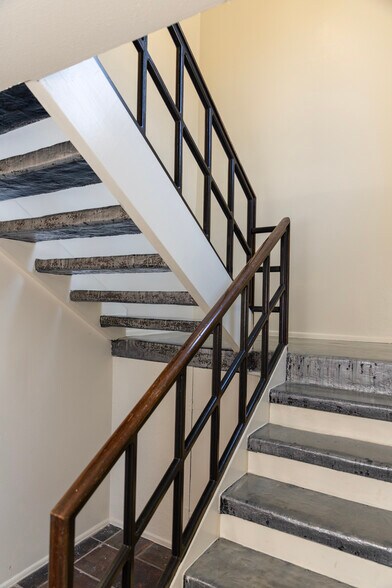 More Photos Of 307-311 Lombrano St, San Antonio Warehouse For Sale
