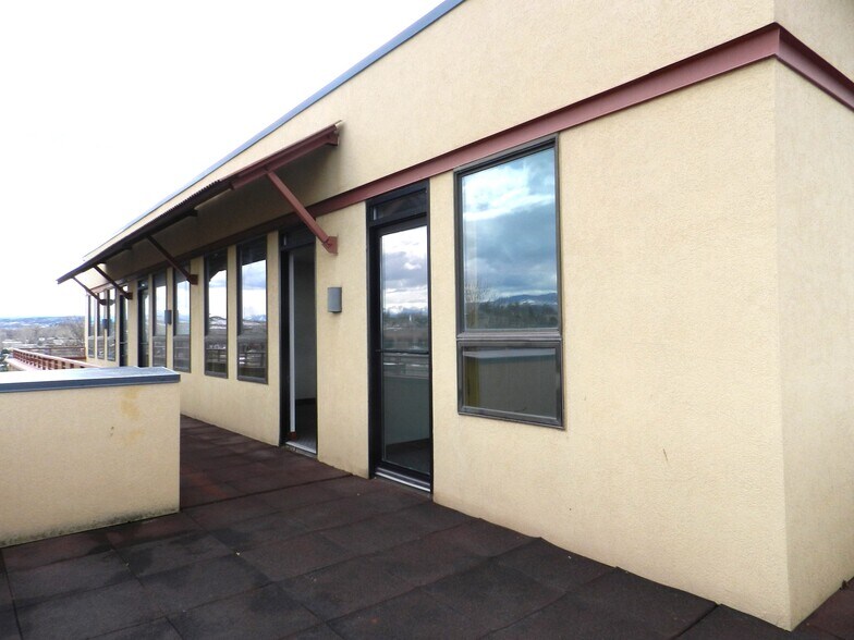 More Photos Of 1404 Hawk Pky, Montrose Medical For Lease