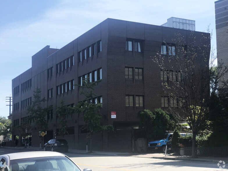 More Photos Of 10 Cuttermill Rd, Great Neck Office For Lease