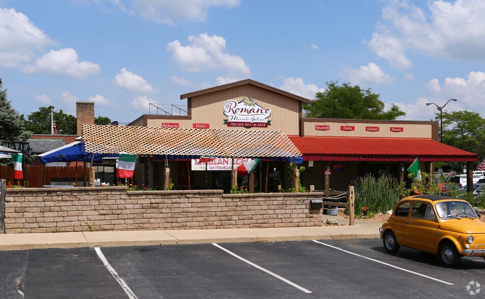 More Photos Of 210 Cedar St, St Charles Restaurant For Lease