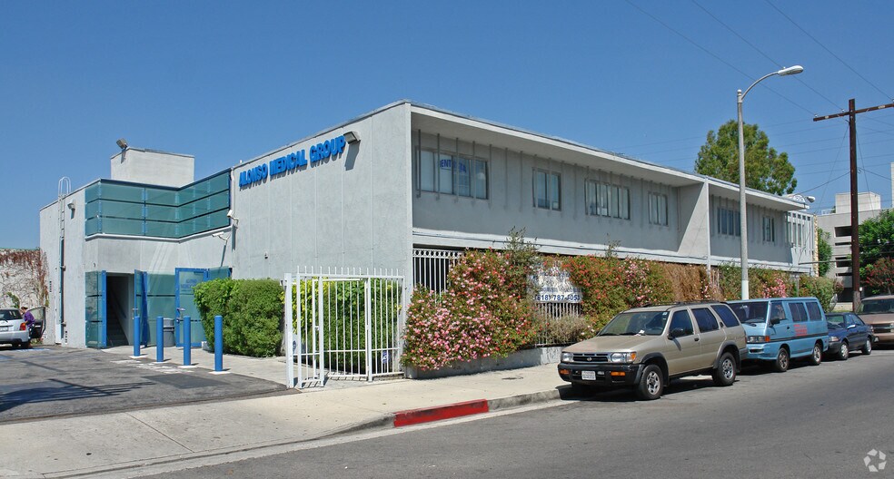 Primary Photo Of 15216 Vanowen St, Van Nuys Medical For Lease