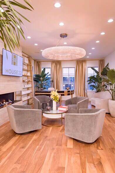 More Photos Of 22 E Elm St, Chicago Storefront Retail Office For Sale