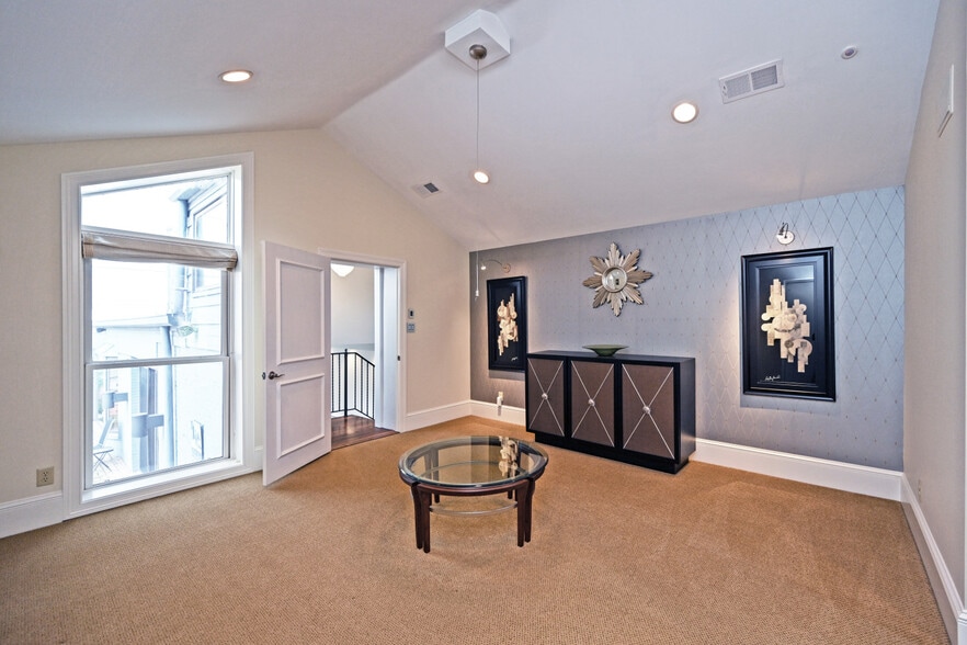 More Photos Of 19 E 8th St, Cincinnati Office For Sale
