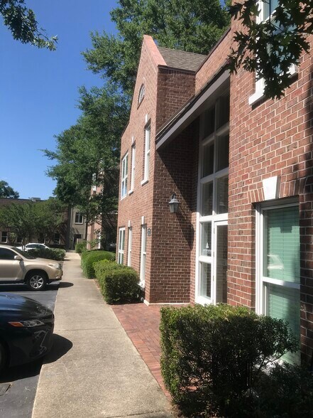 More Photos Of 272 W Coleman Blvd, Mount Pleasant Office For Lease