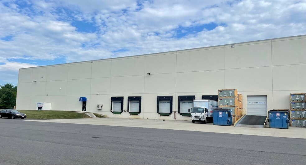 More Photos Of 600 West St, Mansfield Warehouse For Lease