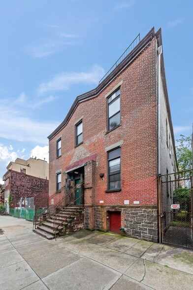 More Photos Of 148 India St, Brooklyn Warehouse For Lease