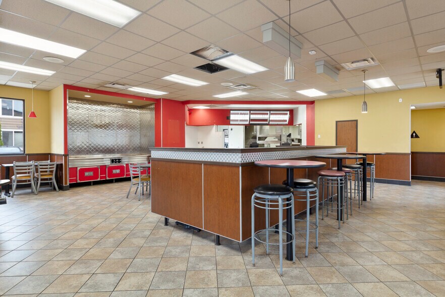 More Photos Of 101 W Lind St, Mankato Fast Food For Sale