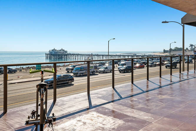 More Photos Of 22917 Pacific Coast Hwy, Malibu Office For Lease