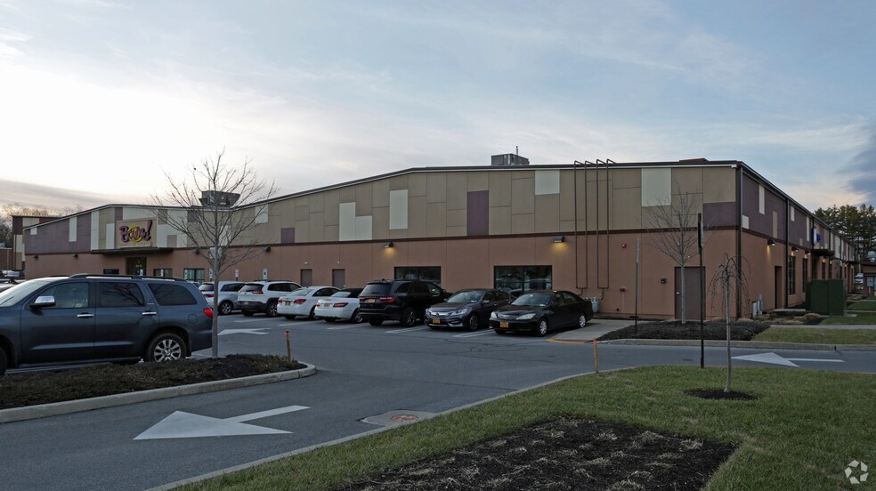 More Photos Of 2 Neptune Rd, Poughkeepsie Warehouse For Lease